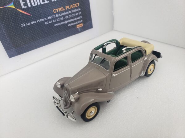 Citroën - Traction 11 Découvrable A.E.A.T. - 1950 – Image 2