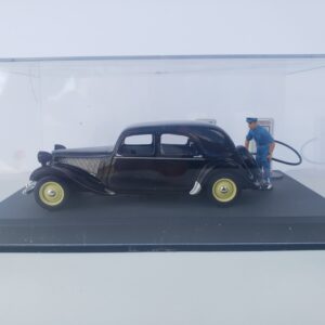 Citroën - Traction "Station-essence"