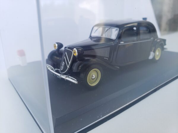 Citroën - Traction "Station-essence" – Image 2