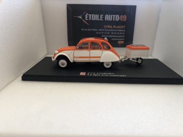 2 CV Citroën La Spot avec remorque