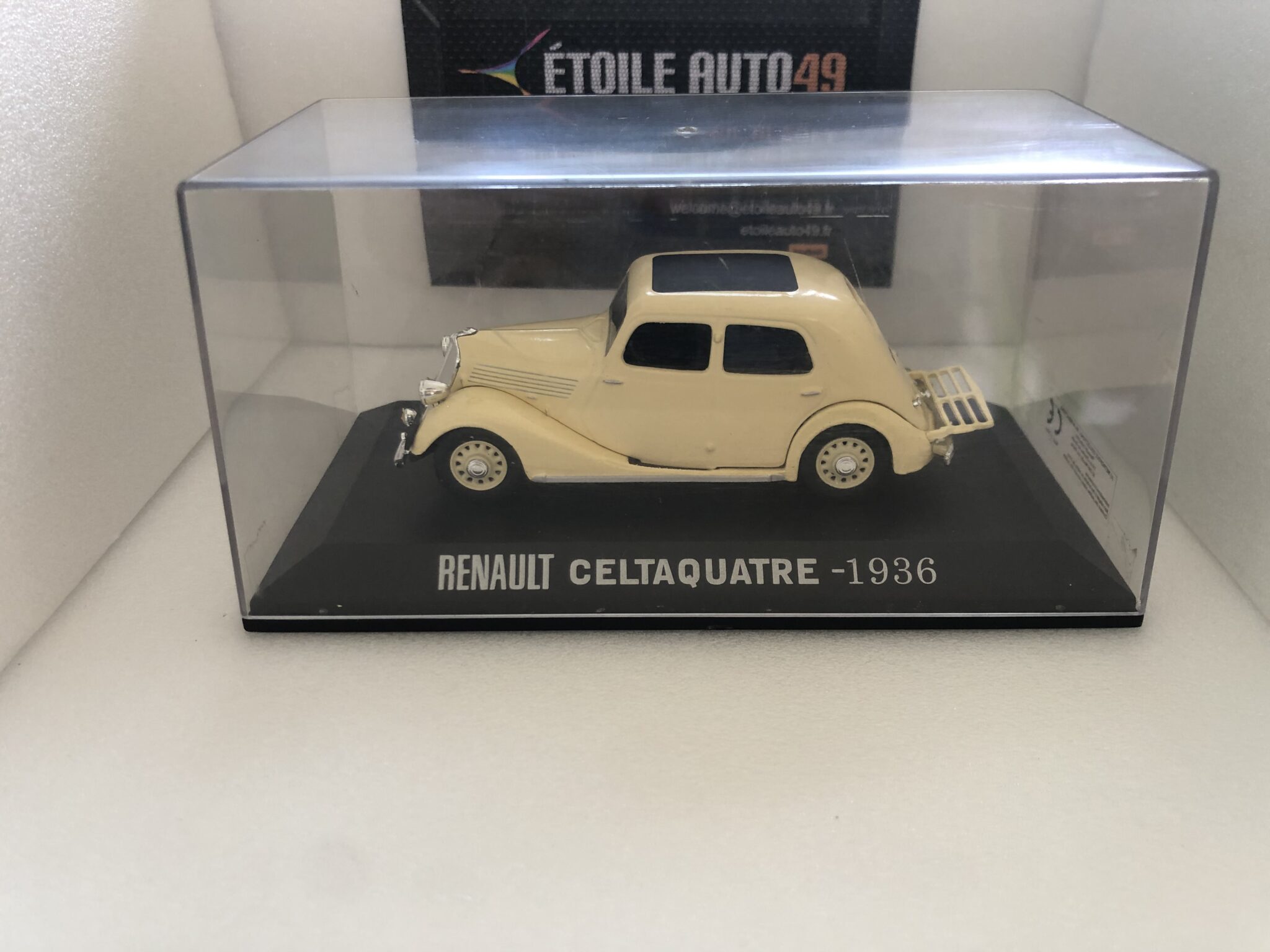 Les Petites Renault - Renault Celtaquatre