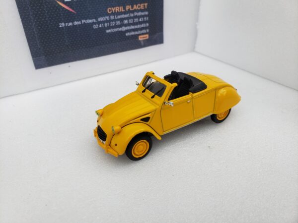 Citroën - 2 CV Cabriolet + Boîte – Image 2