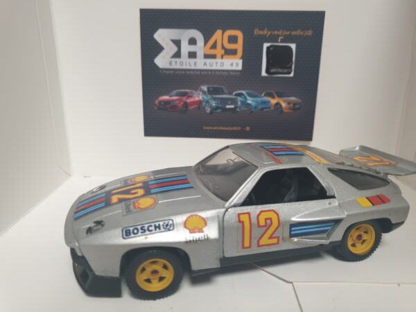 Porsche 928