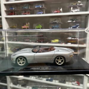 Jaguar XK180 1/24