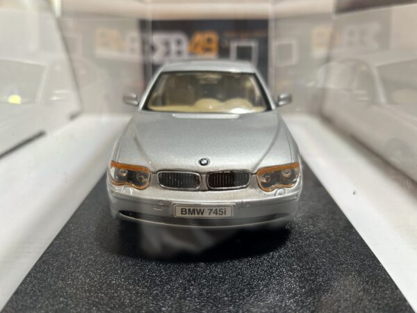 BMW 745i 1/24 – Image 2