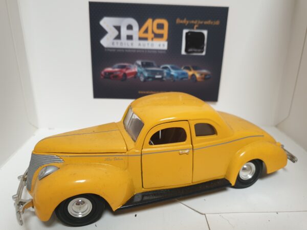 Ford Deluxe
