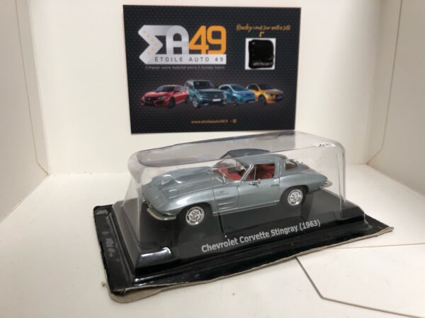 Miniature Chevrolet Corvette Stingray 1963 1/43