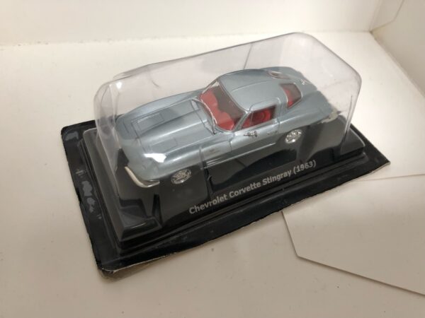 Miniature Chevrolet Corvette Stingray 1963 1/43 – Image 2