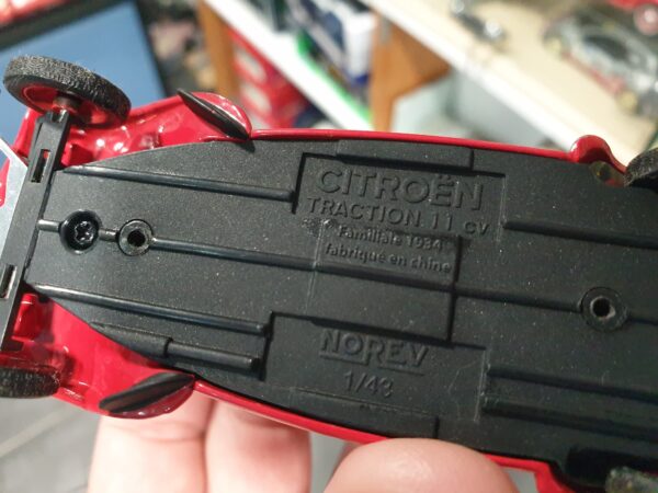 NOREV Citroën Traction 11 CV "Sapeurs Pompiers Commune D'Azé" sans boîte 1/43 – Image 2