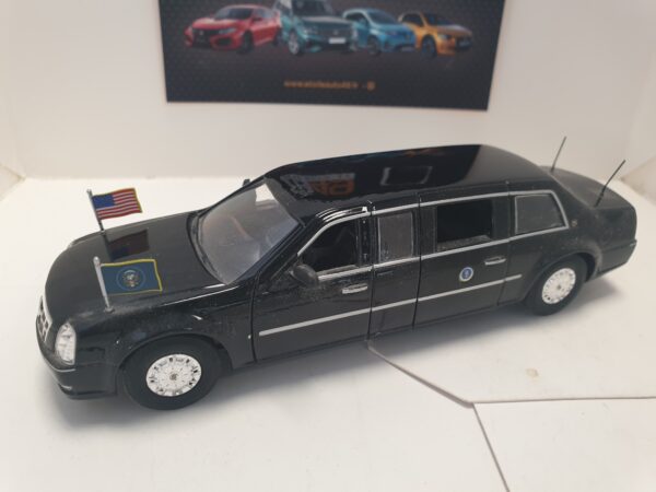 Cadillac Presidential Limo 1/43 – Image 2