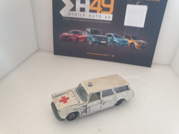 Majorette rail route Peugeot 404 break Ambulance