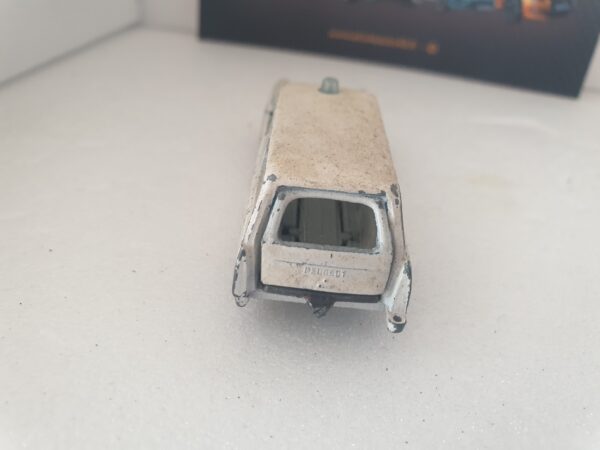 Majorette rail route Peugeot 404 break Ambulance – Image 4