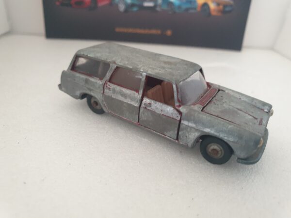 Majorette rail route Peugeot 404 break rouge à repeindre – Image 3