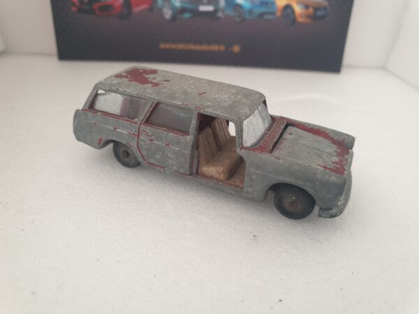 Majorette rail route Peugeot 404 break Rouge à restaurer – Image 3