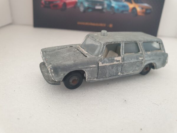 Majorette rail route Peugeot 404 break blanche à restaurer – Image 2