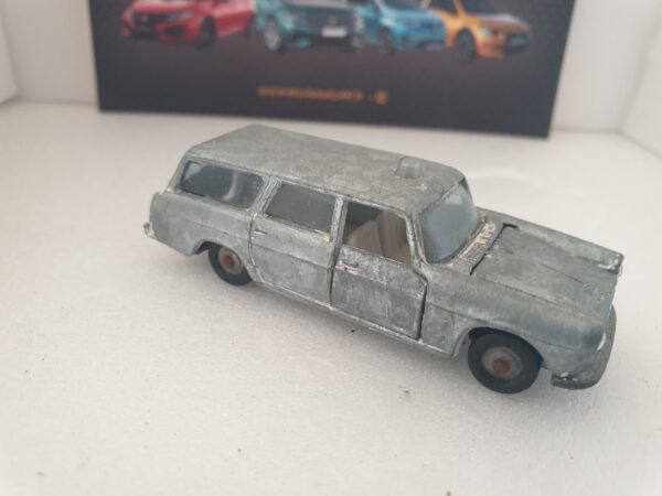 Majorette rail route Peugeot 404 break blanche à restaurer – Image 3