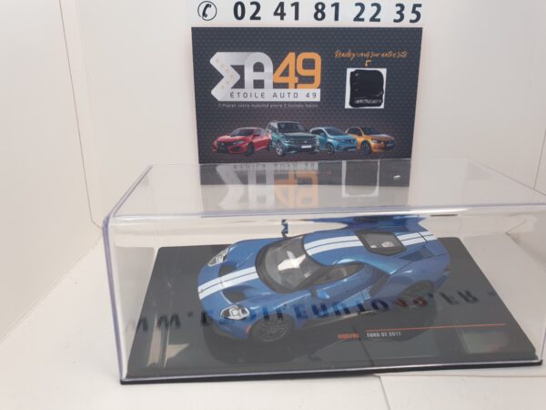 Ford GT de 2017 bleu 1/43 Ixo