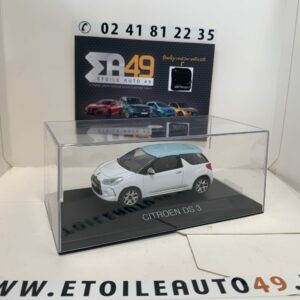 Citroën DS 3 blanche avec toit bleu
