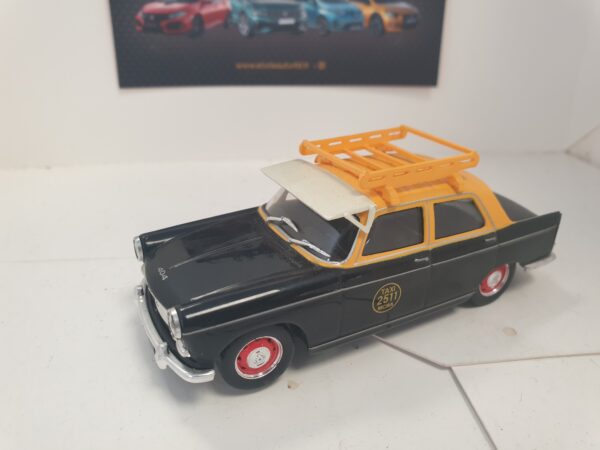 Peugeot 404 taxi Altaya 1/43 – Image 2