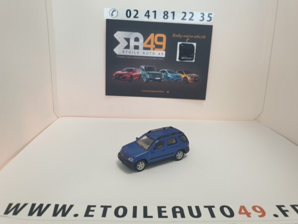 Mercedes ML Bleu 1/72