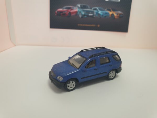 Mercedes ML Bleu 1/72 – Image 2