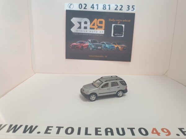 Mercedes ML Gris 1/87