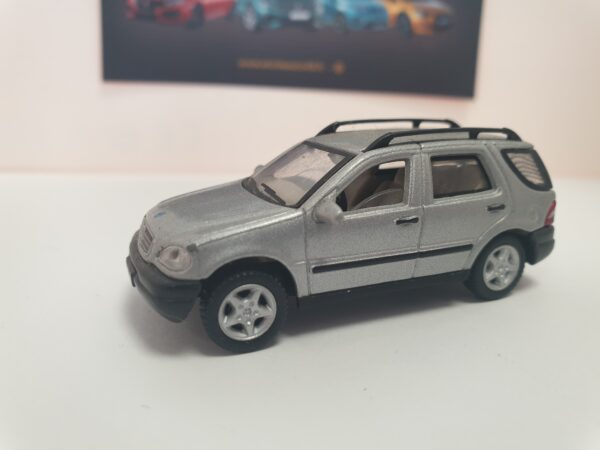 Mercedes ML Gris 1/87 – Image 2