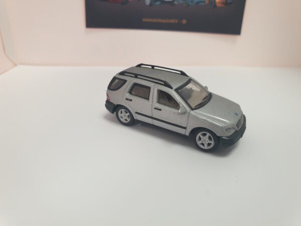 Mercedes ML Gris 1/87 – Image 3