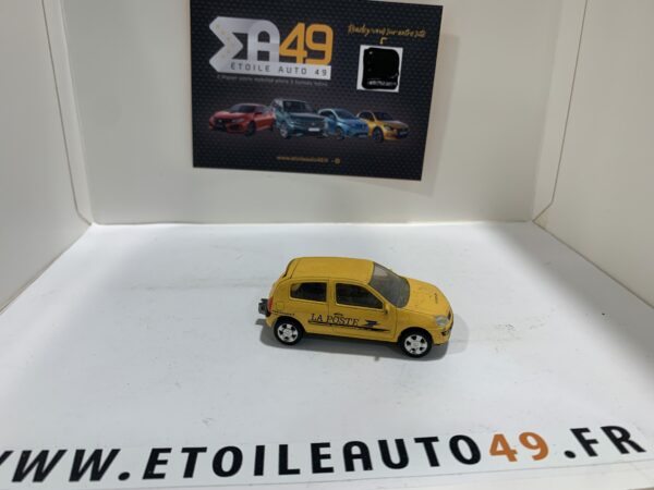 Renault Clio La Poste 1/64
