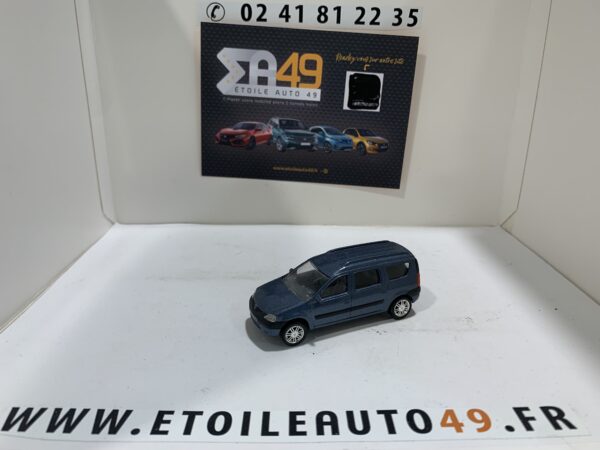 Dacia Logan Bleu 1/64