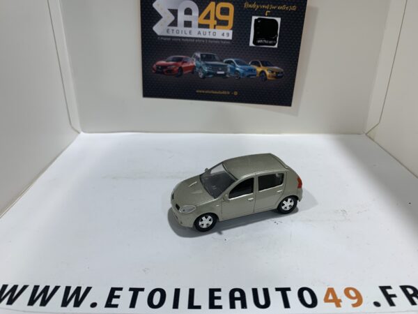 Renault Sandero 2008 1/64