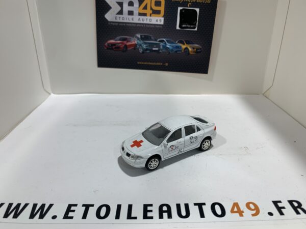 Renault Laguna Vétérinaire 1/64