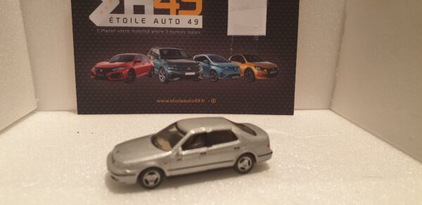 Saab 9-5 Grise 1/72