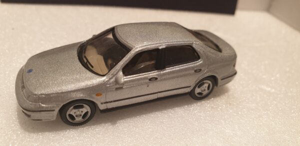 Saab 9-5 Grise 1/72 – Image 2