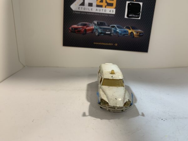 Majorette DS 21 Ambulance 1/65 – Image 2