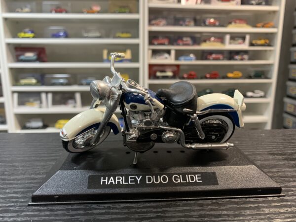 Harley Duo Glide 1/18