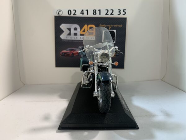 Kawasaki 1500 Classic Tourer 1/18 – Image 3