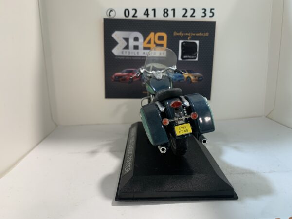 Kawasaki 1500 Classic Tourer 1/18 – Image 5