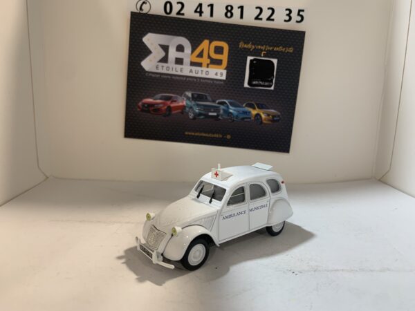 Citroen 2CV A Ambulance Norev 1/43 – Image 2