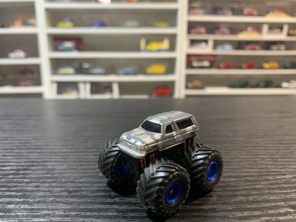 Micro Machines Galoob Hasbro 2004 Ford Bronco voiture de course