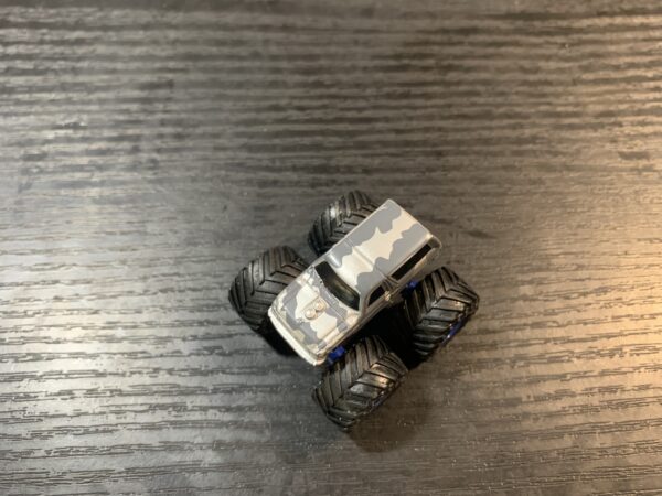 Micro Machines Galoob Hasbro 2004 Ford Bronco voiture de course – Image 2