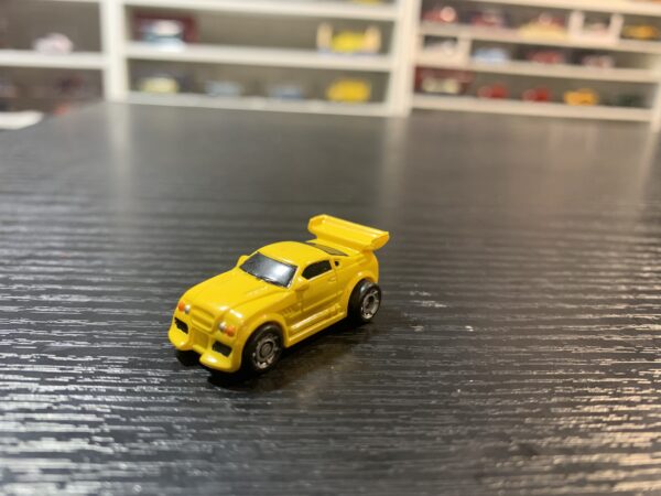 Micro Machines Galoob Hasbro 2004 Voiture de course Jaune