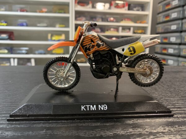 KTM N9 1/18