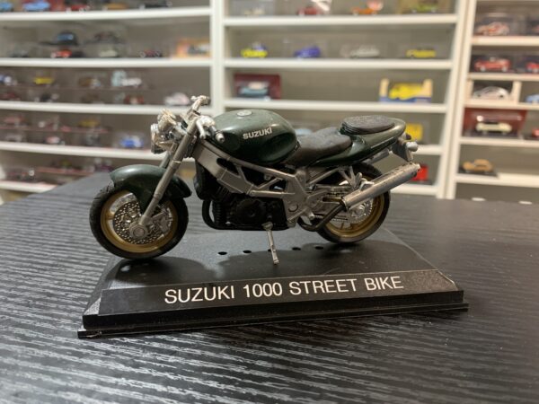 Suzuki 1000 Street Bike 1/18