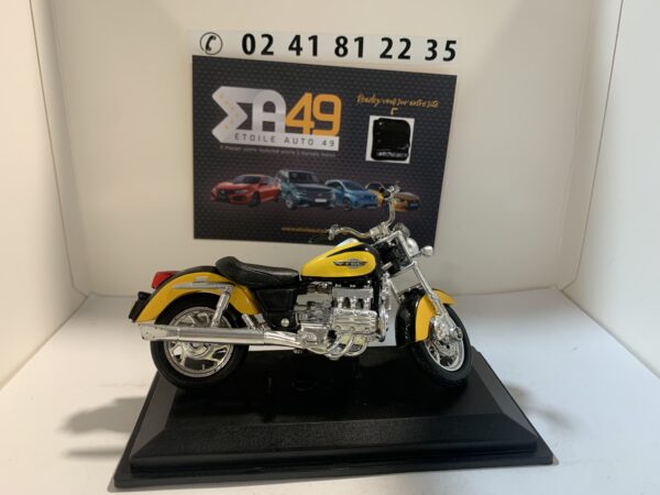 Harley FXST Softail Standard 2001 Maisto 1/18 – Image 4