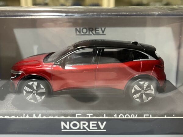 Renault Megane E-Tech 100% Electrique 2022 Rouge Flamme et Noir 1/43 – Image 2