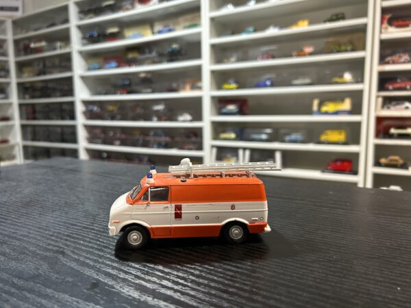 VSR Dodge Traderman 300 1997 Delprado 1/43