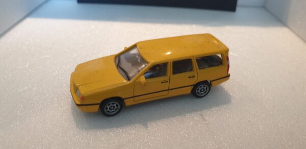 Volvo V70 1/72 – Image 2