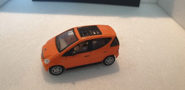 Mercedes Class A Orange 1/72 – Image 2