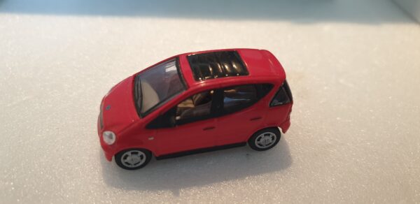Mercedes Class A Rouge 1/72 – Image 2